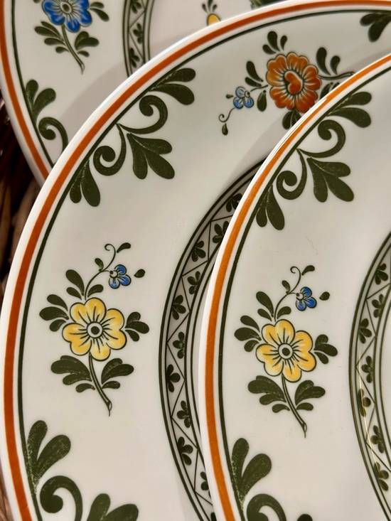 Villeroy & Boch Discontinued Alt Amsterdam 4 Dinner Plates and 2 Small Bowls Set - Picture 3 of 11